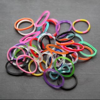 Foto 22 (Loom, Ringe, Gummiband, Armband, Bunt, Nahaufnahme)